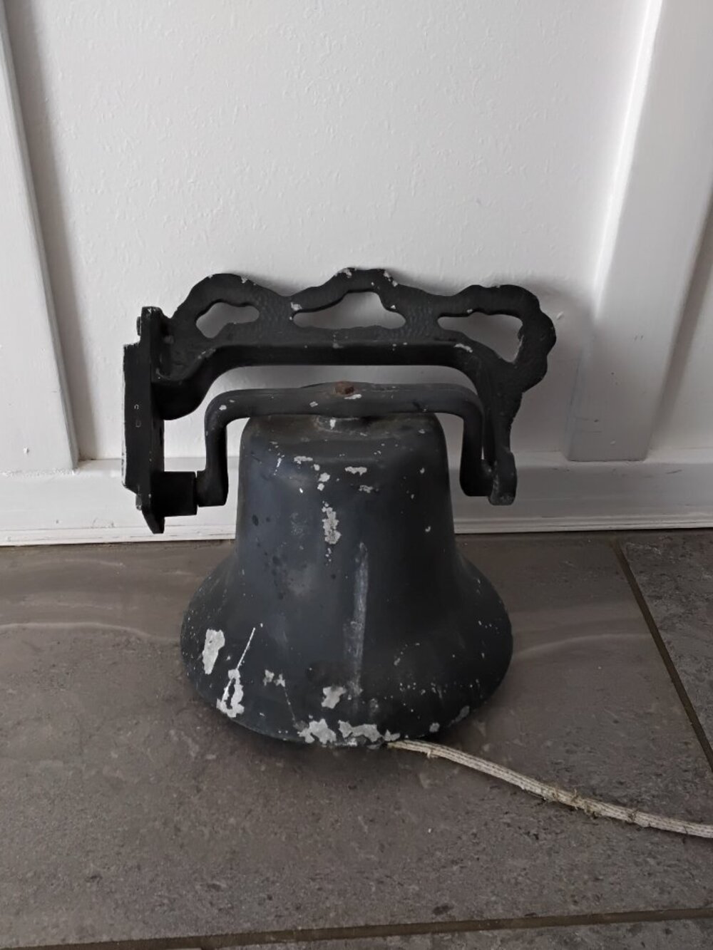 Vtg. Antique Cast Iron School Bell, Dinner Bell Wall Mount